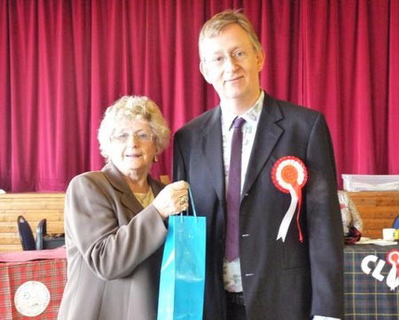 Club President Mrs Jean Abbey presenting Judges with their gifts